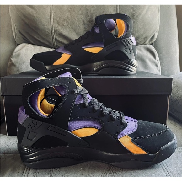 2023 Nike Air Flight Huarache Lakers Away Kobe Bryant PE Size -10 - Picture 2 of 6